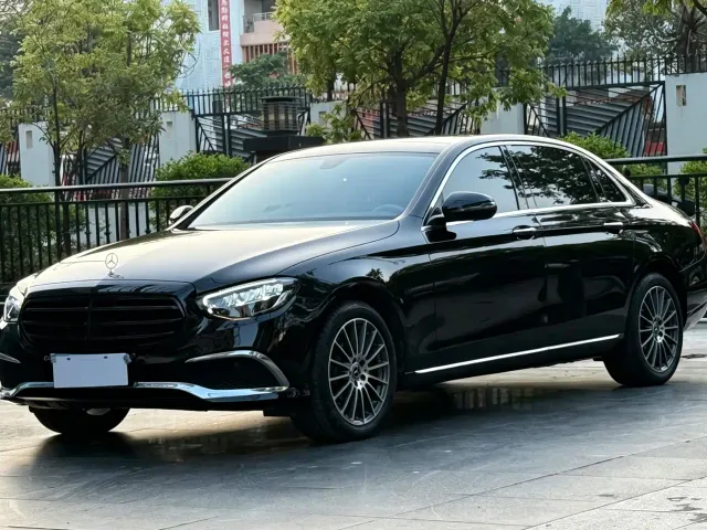 Фотография автомобиля — Mercedes-Benz E-Class