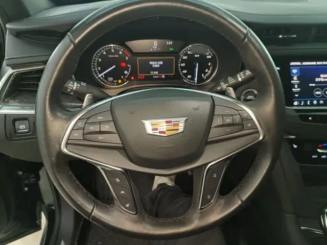 Cadillac XT5 — Фото автомобиля 10