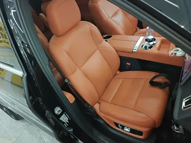 Li Auto L8 — Фото автомобиля 24