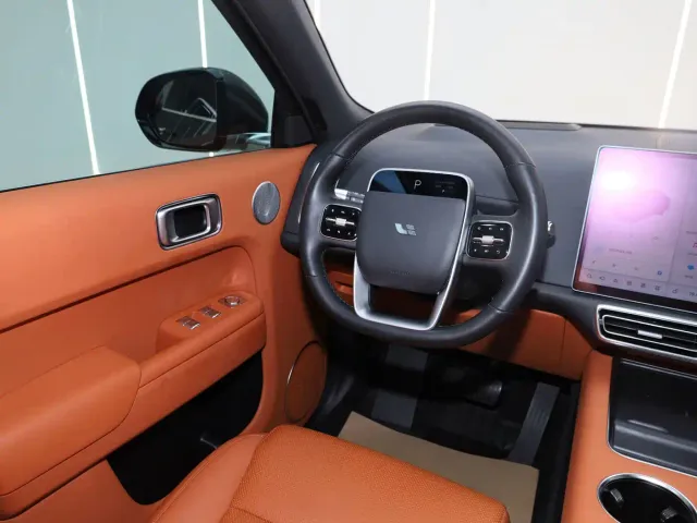 Li Auto L8 — Фото автомобиля 8