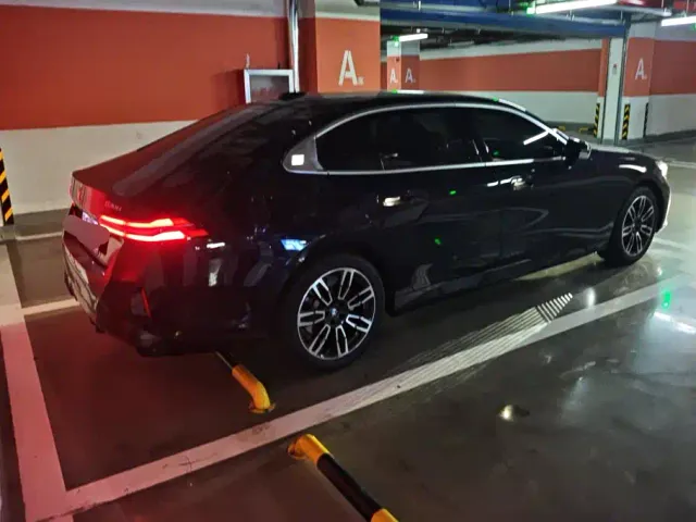 BMW 5 Series — Фото автомобиля 3