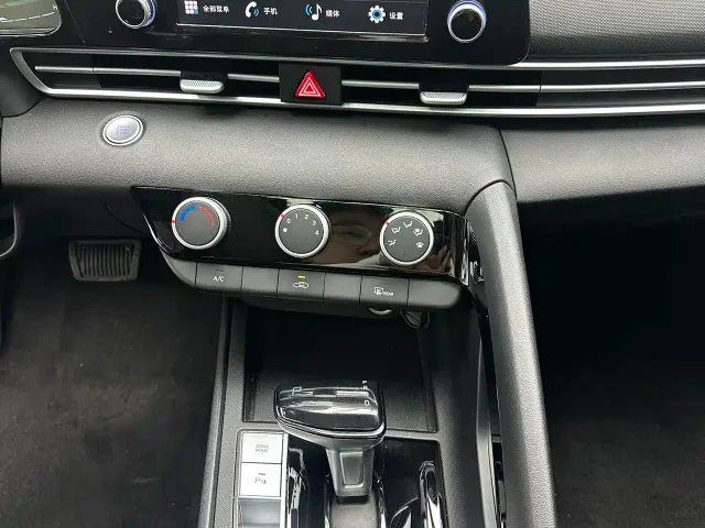 Hyundai Elantra — Фото автомобиля 14