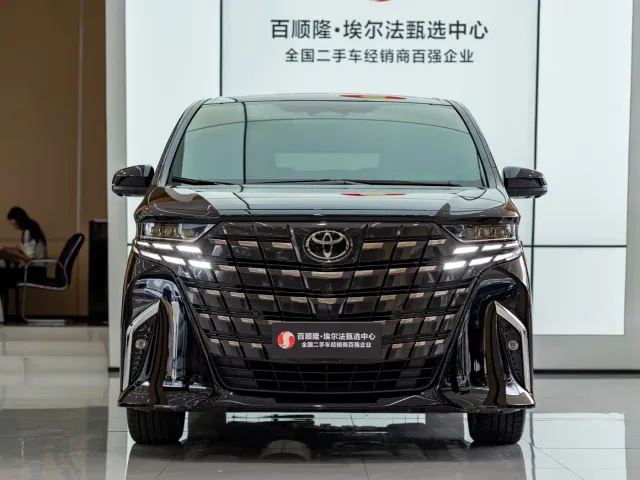 Toyota Alphard — Фото автомобиля 2
