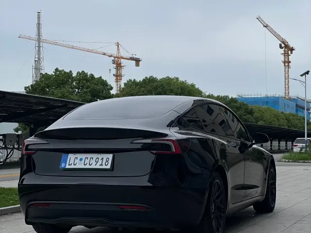 Tesla Model 3 — Фото автомобиля 13