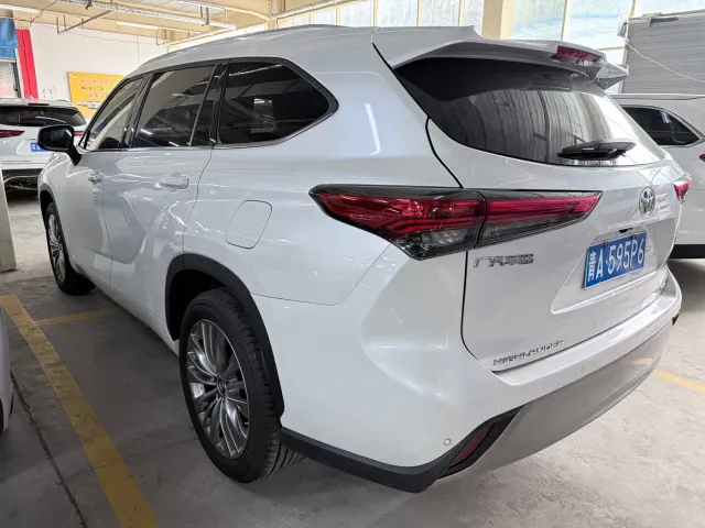 Toyota Highlander — Фото автомобиля 20