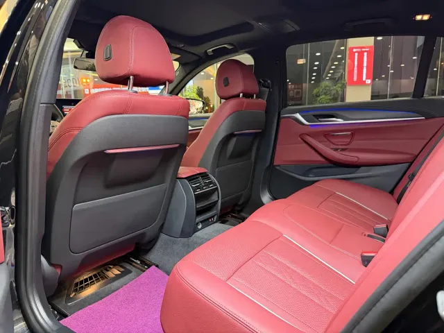 BMW 5 Series — Фото автомобиля 10