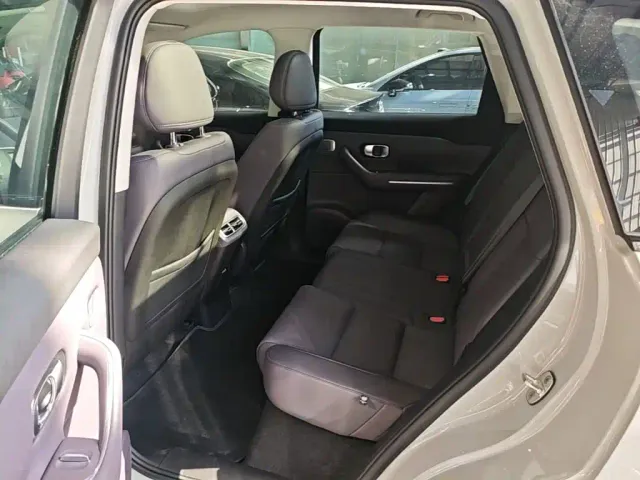 Leapmotor C10 — Фото автомобиля 16