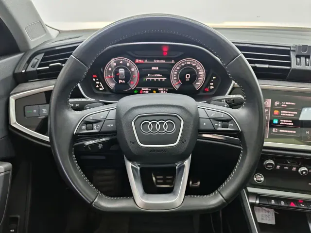 Audi Q3 — Фото автомобиля 12