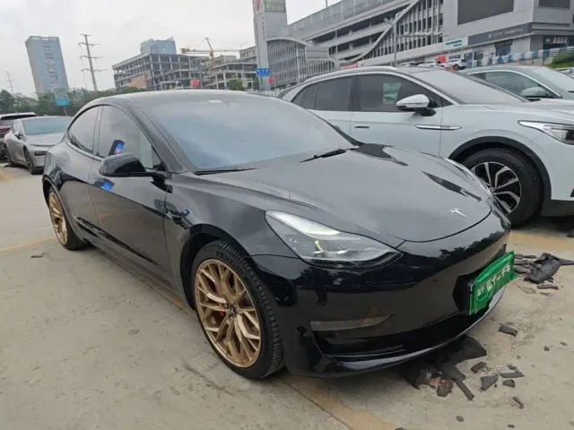Tesla Model 3 — Фото автомобиля 3