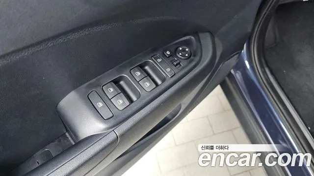 Hyundai Venue — Фото автомобиля 28