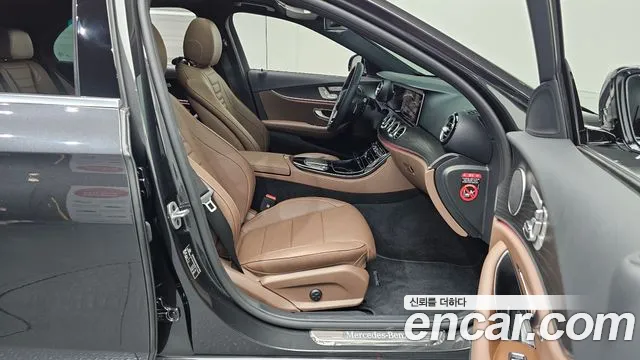 Mercedes-Benz E-Class — Фото автомобиля 11