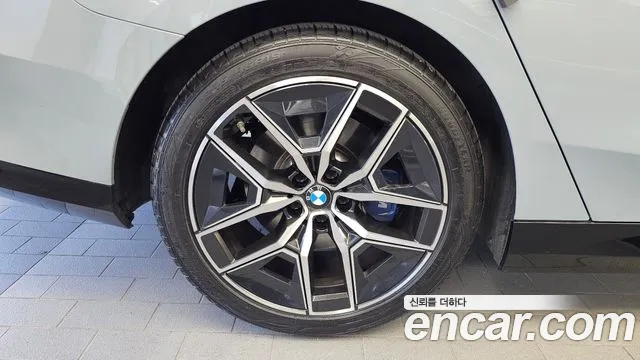 BMW 5 Series G60 — Фото автомобиля 5