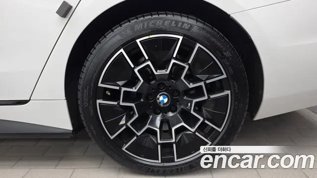 BMW i4 — Фото автомобиля 20