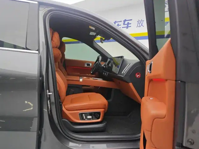Li Auto L8 — Фото автомобиля 8