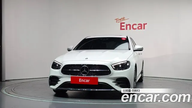 Mercedes-Benz E-Class — Фото автомобиля 3