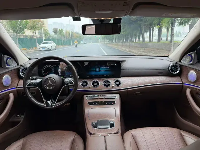 Mercedes-Benz E-Class — Фото автомобиля 6
