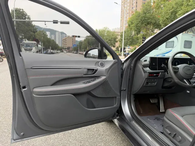 Hyundai Sonata — Фото автомобиля 10
