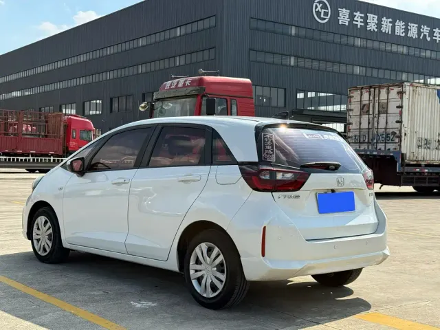 Honda Fit — Фото автомобиля 4