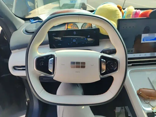 Geely Galaxy Starship 7 EM-i — Фото автомобиля 6