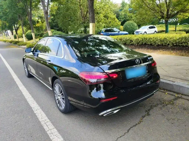 Mercedes-Benz E-Class — Фото автомобиля 4