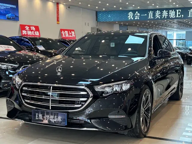 Mercedes-Benz E-Class — Фото автомобиля 3