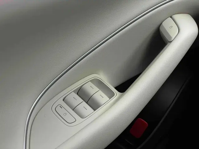 Xiaomi SU7 — Фото автомобиля 23