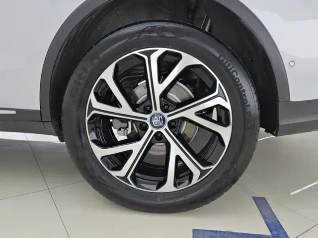 BYD Tang — Фото автомобиля 6