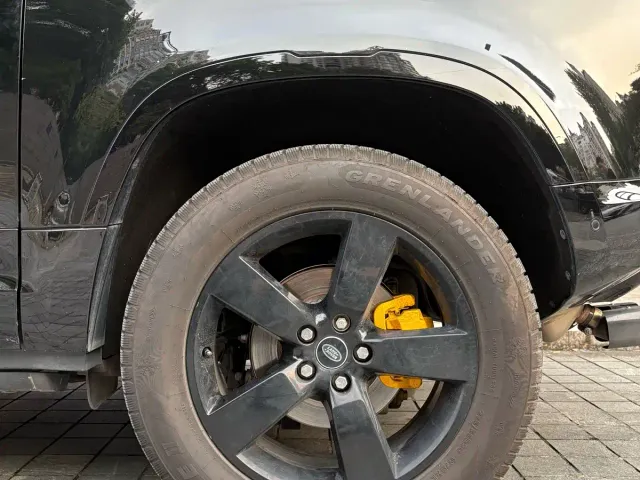 Land Rover Defender — Фото автомобиля 7