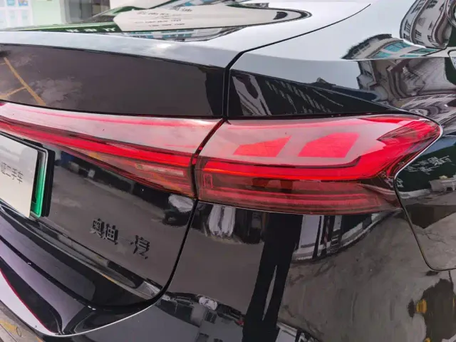 Audi A6L e-tron — Фото автомобиля 28