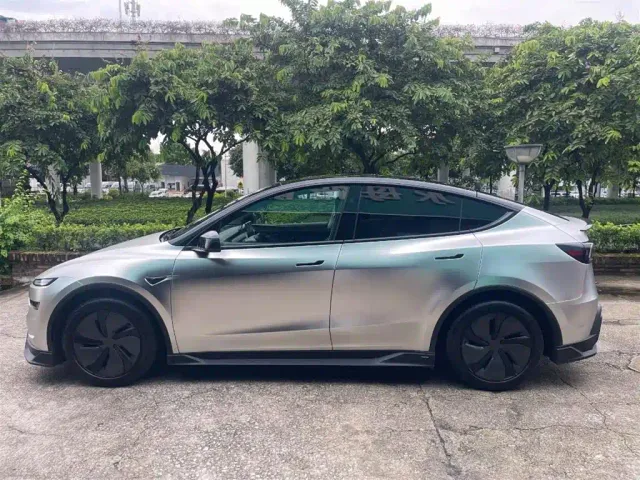 Tesla Model Y — Фото автомобиля 9