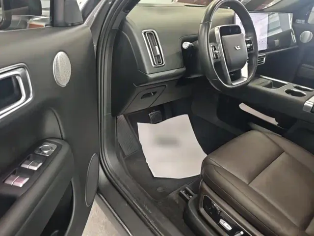 Li Auto L9 — Фото автомобиля 15