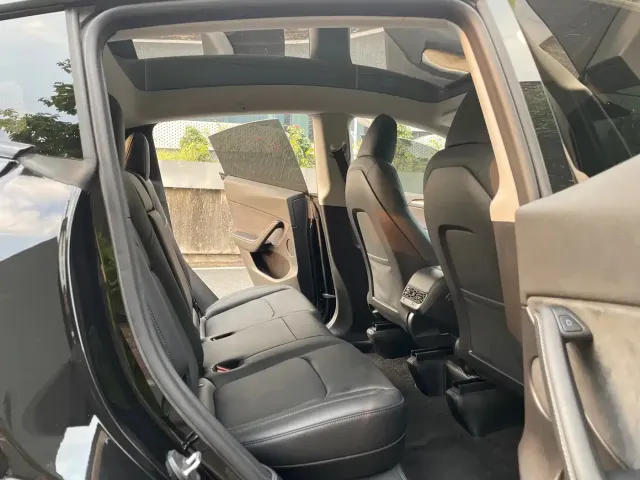 Tesla Model Y — Фото автомобиля 12
