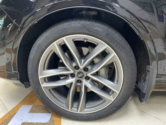 Audi Q7 — Фото автомобиля 6