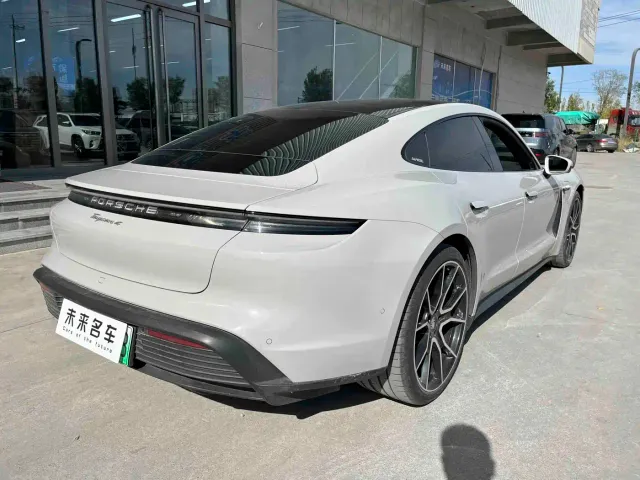 Porsche Taycan — Фото автомобиля 11