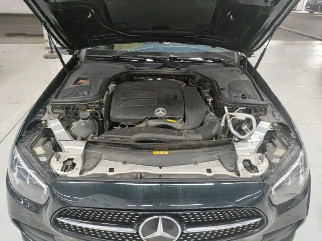 Mercedes-Benz E-Class — Фото автомобиля 8