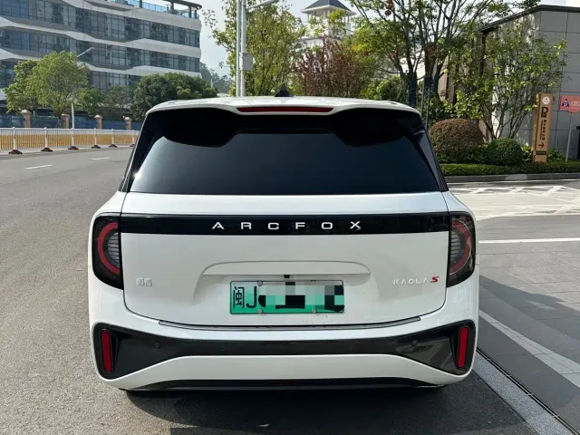 Arcfox Kaola S — Фото автомобиля 4