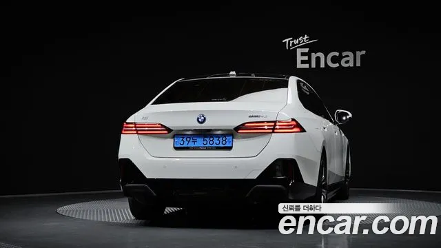 BMW i5 — Фото автомобиля 3
