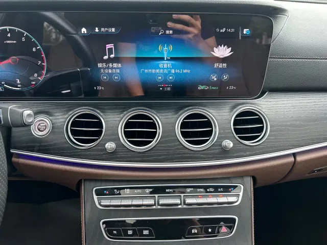Mercedes-Benz E-Class — Фото автомобиля 17
