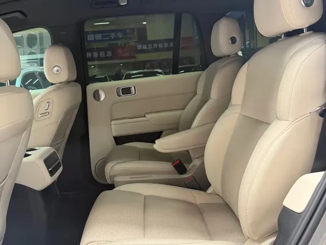 Li Auto L8 — Фото автомобиля 9