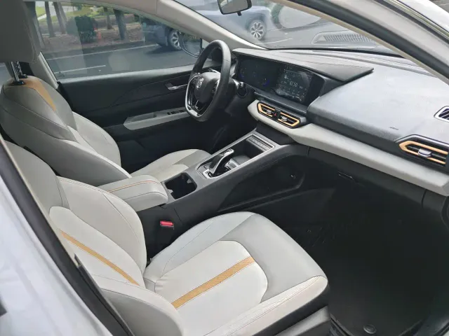 Dongfeng Fengshen E70 — Фото автомобиля 5