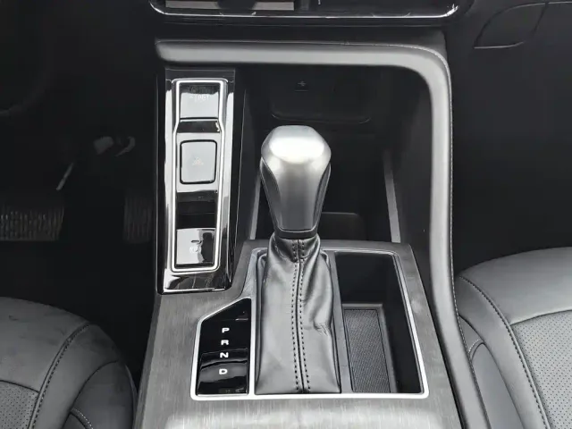 Roewe i5 — Фото автомобиля 13