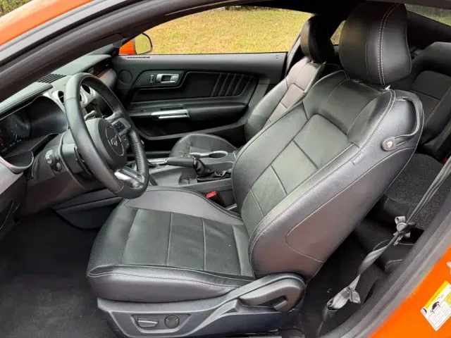 Ford Mustang — Фото автомобиля 8