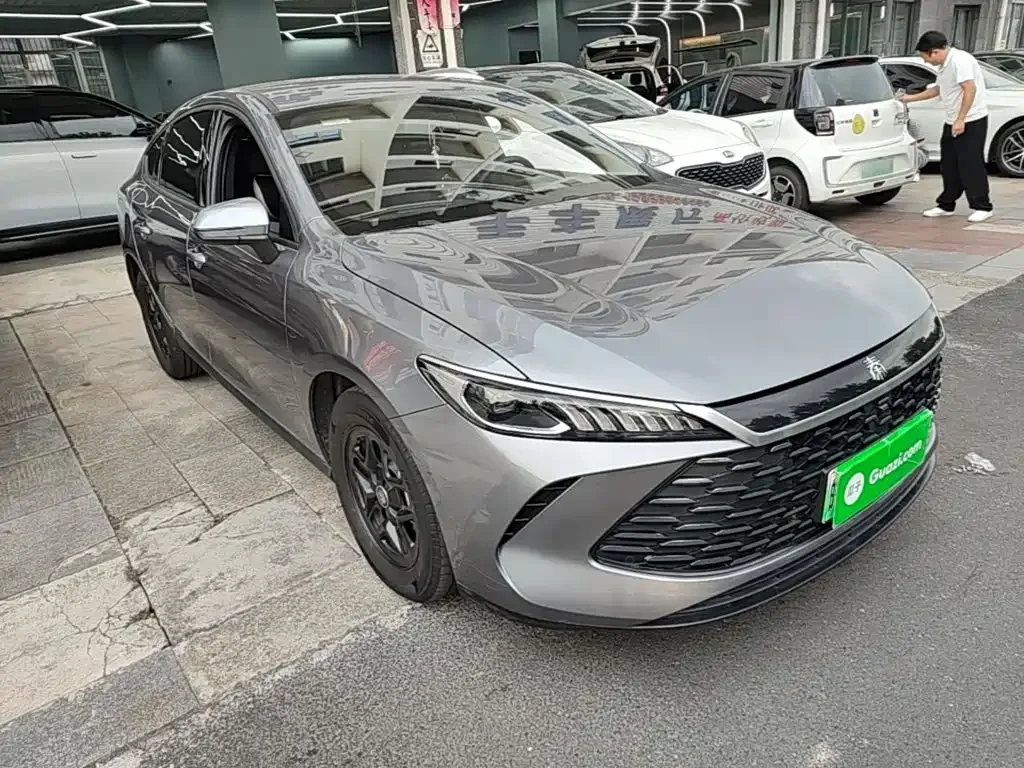 BYD Qin PLUS 2025 DM-i Smart Drive 55KM Leader — Фото автомобиля 3