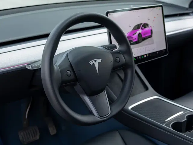Tesla Model Y — Фото автомобиля 11