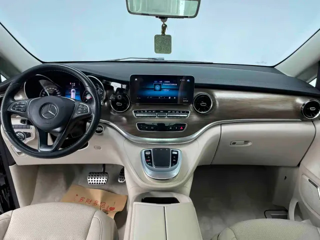 Mercedes-Benz V-Class — Фото автомобиля 14