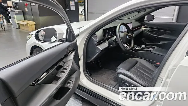 BMW 5 Series G60 — Фото автомобиля 10
