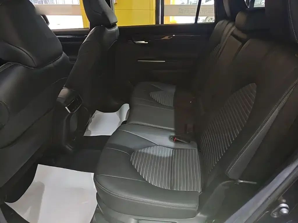 Toyota Crown Kluger 2022 2.5L HEV 4WD Luxury Edition — Фото автомобиля 16
