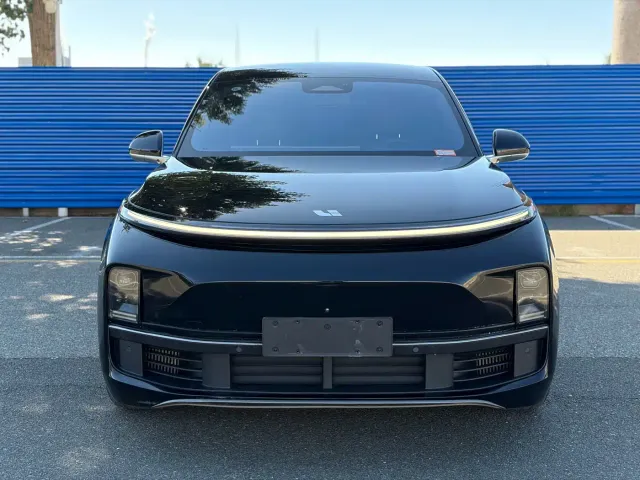 Li Auto Li L8 2023 Pro — Фото автомобиля 2