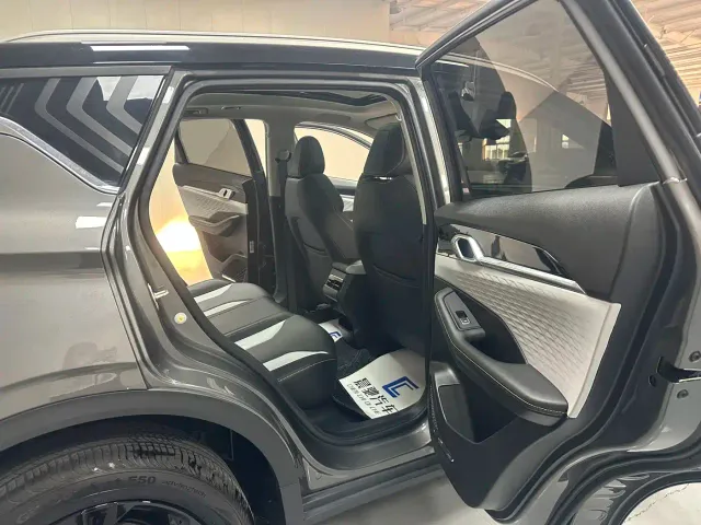 Geely Binyue — Фото автомобиля 13