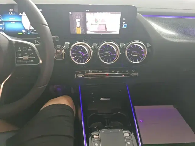 Mercedes-Benz EQA — Фото автомобиля 13